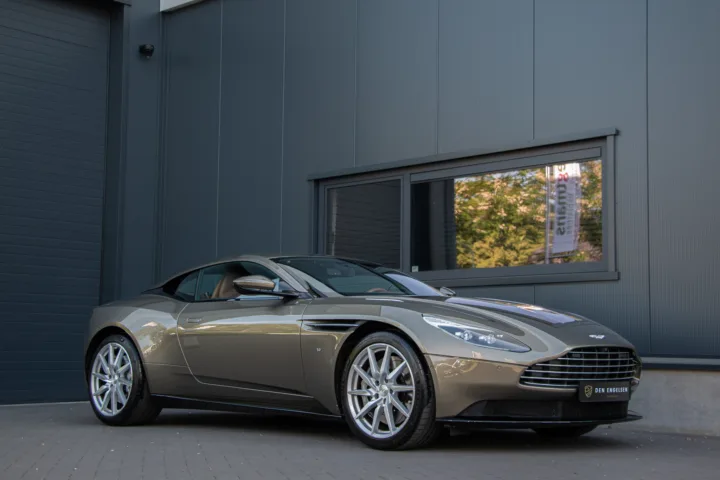 Aston martin DB11 6